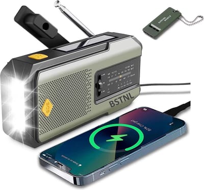BSTNL Noodradio - AM/FM Radio - Noodfluit - Solar Powerbank - Survivalradio - Noodradio Solar Opwindbaar - Zaklamp -SOS Knop - Powerbank Zonneenergie- USB C - Noodpakket voor Thuis - Army Green