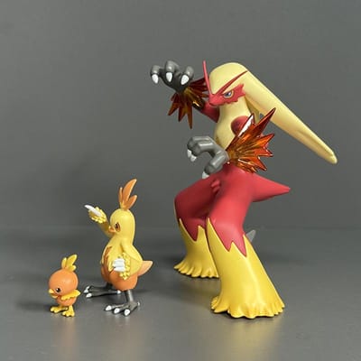 Jeu d'Animation Pokemon Ornements Environnants Poupée Poussifeu Galifeu Poulet Flamboyant Groupe d'Évolution Figurines d'Action Modèle Cadeaux brown