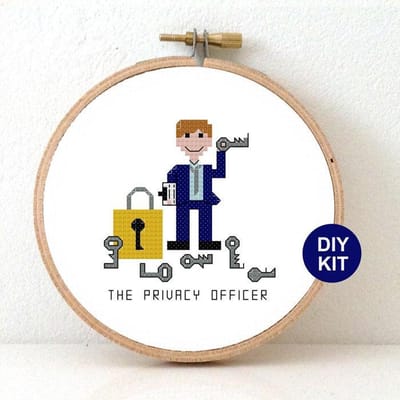 GDPR expert borduurpakket - DIY Kado voor Manlijke privacy officer inclusief borduurring, DMC garen en borduurnaald. Kado voor ZZP-er man