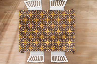 Kerst Tafelkleed - Kerstmis Decoratie - Tafellaken - Patronen - Kerst - Goud - 200x150 cm - Kerstmis Versiering - Tafeldecoratie Kerstmis - Kerstdecoratie tafel - Tafelversiering
