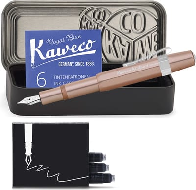 Kaweco - Cadeauset - 4delig - Kaweco AL SPORT Fountain Pen ROSE vulpen - Medium - Nostalgic Octagonal Clip Chrome - Zwart Vintage blikje - Doosje Royal Blue - Doosje zwarte Vullingen
