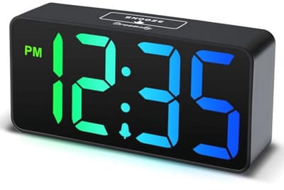 Kleine digitale wekker met grote cijfers en dimmer voor slaapkamer en kinderen