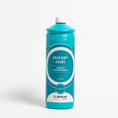 Aeterno wash and coat shampoo waxhoudende shampoo reinigt diep en vult de bestaande waxlaag aan 500ml streeploos schoon