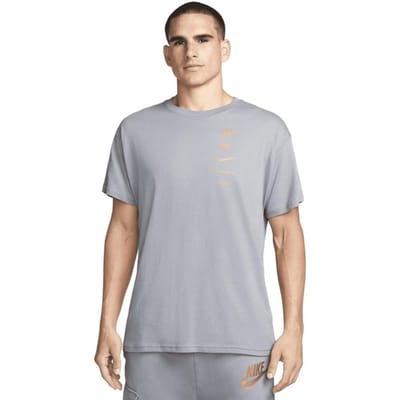 Nike Sportswear Standaard Issue T-Shirt in Poolgrijs