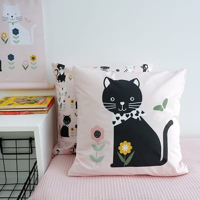 Sierkussen Poesje zwart 40x40 tweezijdig roze met rits inclusief vulling voor kinderkamer