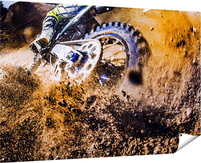 Gards Tuinposter Motorcross Wiel met Modder - 180x120 cm - Tuindoek - Tuindecoratie - Wanddecoratie buiten - Tuinschilderij