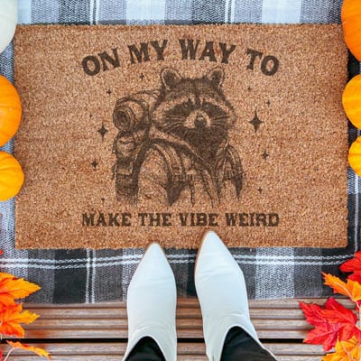 Funny Racoon | 60x40 cm | Nieuwe huis cadeau | Ingangsmat | Deurmat met stijl | Verhuizing cadeau | Praktisch & trendy | Perfect voor binnenkomst | Cadeau voor nieuwe woning