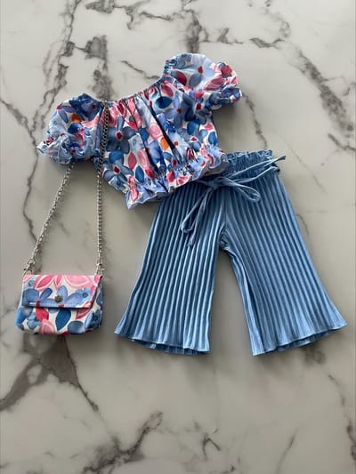 Baby meisjes setje 2 delig Blauw bestaande uit een broek en topje inclusief bijpassend tasje, verkrijgbaar in de maten 68 t/m 104