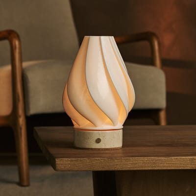 Tavellio Terra Oplaadbare Tafellamp – H23 – Porselein en 3D geprint – Travertijn