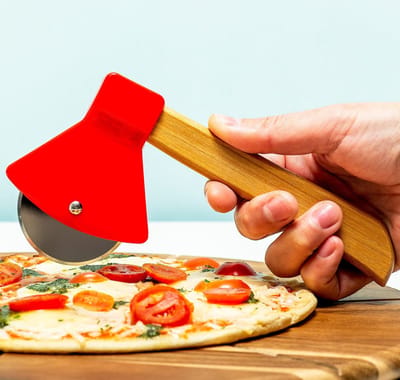 Pizza Snijder Bijl - Pizza Roller bijl -Pizza cutter Axe - Pizza mes - Bamboe handgreep - Edelstaal mes - 18cm x 10cm