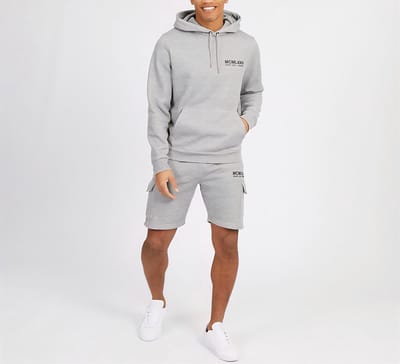 2 delige fijn zittende heren set grijs hoodie + korte broek maat M