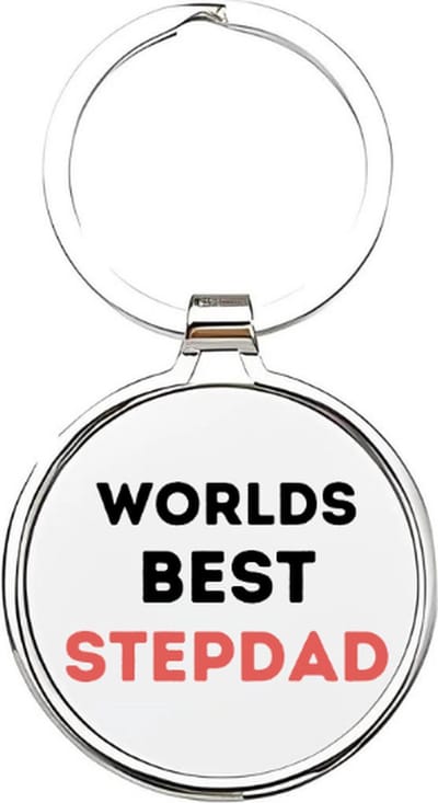 Akyol - worlds best stepdad Sleutelhanger - Vader - de leukste stiefvader - stiefvader sleutelhanger - papa sleutelhanger - sleutelhanger papa - familie sleutelhanger - vaderdag cadeautje - papa cadeau - dad - stiefvader - bonusvader - 4 x 7,5 CM