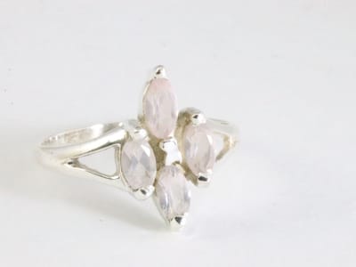 Fijne zilveren ring met rozenkwarts - maat 18.5