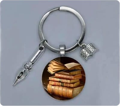 Akyol - Boeken – Sleutelhanger – sleutelhanger leraar - juffendag - afscheidscadeau leraar - boeken sleutelhanger – cadeau