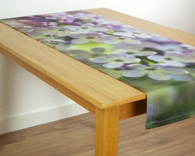 Tafelloper Pichler Flieder FL- 50 x 150 cm - Tafellinnen met seringen / loper met bloemen
