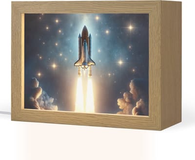 Nachtlampje 20x15 cm - Kinder lampje - Ruimtevaart - Raket - Space - Sterren - Tafellamp kinderkamer - Slaapkamer lamp - Bedlamp kinderen - Kinderlampje stopcontact - Wandlamp babykamer - Nachtlampjes