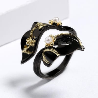 Elegante Damesring Zwart Goud Nieuwe Bladvorm Sieraden Hoge Kwaliteit Banket Bijwonen Tweekleurige Sieraden Parelring Opening adjustable black