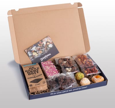 Zuivelhoeve Zoet Brievenbuspakket Borrelpakket cadeau - Borrelbox voor thuis - Snackpakket - Cadeaupakketten eten & drinken - Alles voor de Borrelplank - Altijd vers - Proef & Geniet