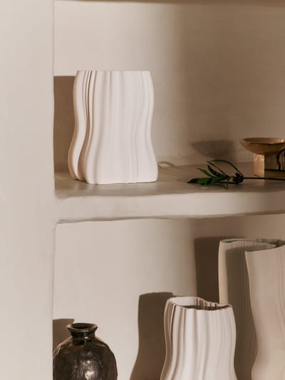 Ferm Living Moire vaas - wit - Hoogte 20 cm
