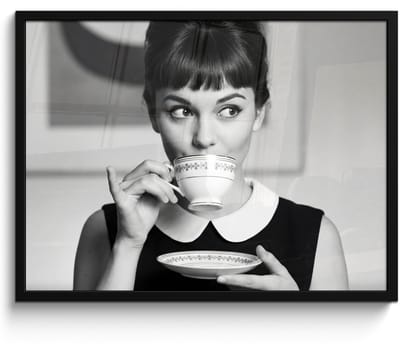 Poster in lijst - Fotolijst 80x60 cm - Posters - Portret - Thee - Vrouw - Posterlijst zwart - Decoratie - Wanddecoratie woonkamer - Muurdecoratie slaapkamer