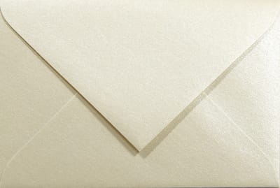 Metallic (parelmoer) ecru enveloppen C7 - 80 x 120 mm - 25 stuks - NK natgelijmde - 120 gram - Majestic - Netuno