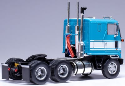Ixo GMC Astro 95 - Modelauto - Schaal 1:43 - Licht Blauw/Wit