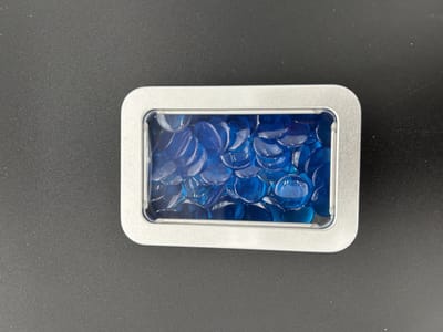 Rekenfiches in blikje (8x6 cm), Transparant blauw (100 st.)