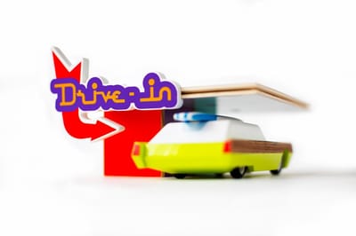 CANDYLAB Houten Die-Cast Speelgoedauto - Drive In - Candycar World