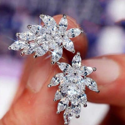 Huitan Sprankelende Dames Zirkonia Oorbellen Prachtige Dames Bruiloft Feest Mode Oorpiercing Accessoires Nieuwe Sieraden brown