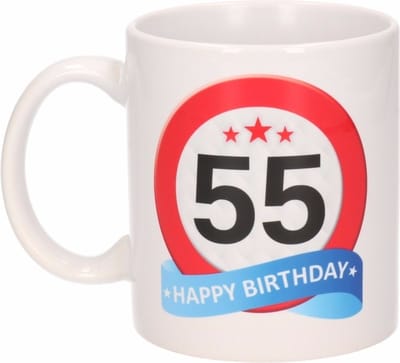Beallatio Decorations - 55 jaar Verjaardag koffiemok - cadeau beker - stopbord print met happy birthday - 300 ml - keramiek - wit