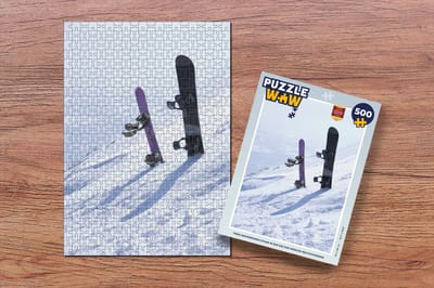 Puzzel Twee snowboards staan in een dik pak sneeuw rechtovereind - Legpuzzel - Puzzel 500 stukjes