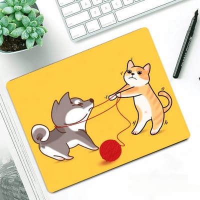 Muismat met Hond en Kat - Geel - Rechthoek - 26x21CM - Grappige Huisdieren met Bol Wol - Husky