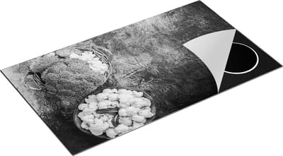 Chefcare Inductie Beschermer Bloemkolen op een Grijze Tafel - Zwart Wit - 90x50 cm - Afdekplaat Inductie - Kookplaat Beschermer - Inductie Mat