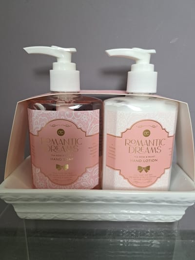 geschenk set handzeep - handlotion - tea rose - velvet - vegan - paraben vrij - leuk geschenk - moeder dag - kerst geschenk - romantisch
