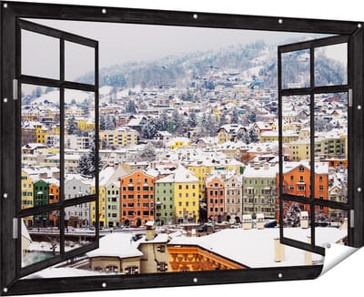 Gards Tuinposter Doorkijk Gekleurde Huisjes met Sneeuw in Oostenrijk - 180x120 cm - Tuindoek - Tuindecoratie - Wanddecoratie buiten - Tuinschilderij
