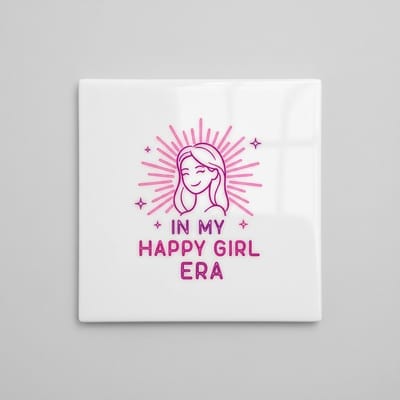 Positieve Quote Keramische Tegel “In My Happy Girl Era” – Trendy Inspirerende Wanddecoratie, Cadeau voor Haar, Woondecoratie Tegel 15 x 15 cm