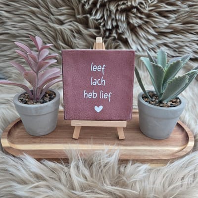 Robuust Wenstegeltje "leef lach heb lief" – Hip trendy tegeltje – Housewarmingcadeau of zomaar – 10x10 cm – Wanddecoratie –Sfeervol en Persoonlijk - Vriend(in) – Trendy nu – – Decoratief Tegeltje met Standaard – Cadeau Idee - CreaCraft
