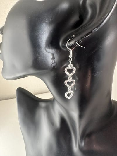 Hartvormige charm oorbellen | Make up | Parfum | Moederdag | Verjaardagscadeau| Cadeautje| Valentijnsdag| Kado | sieraden | vaderdag | oorbellen | oorsieraden