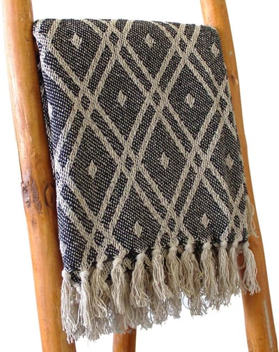Ancient Wisdom - Plaid - zwart beige plaid met kikkermotief - deken - woonaccessoire - interieur - cadeau - decoratie - textiel - plaiddecoratie