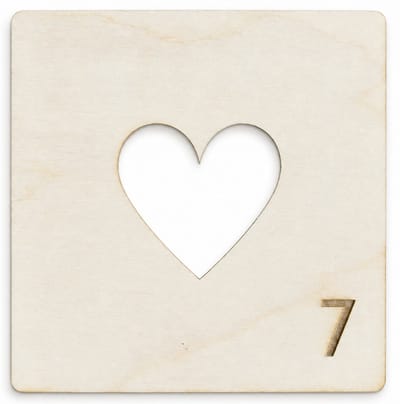 Houten wanddecoratie - Wooden wall decoration | Lettertegel “” | 11cm | Licht hout - Natural wood | Muurdecoratie - Wall art - Woordfeud - Wordfeud - Letterspel - Scrabble letter - Naamblokjes - Letterblokken - Love - Hartje - Heart - Tile