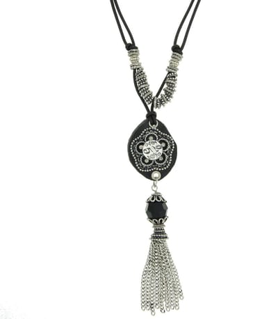 Behave - Ketting met bloemhanger en imitatieleer - Bohemian accent