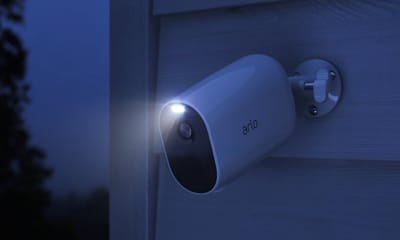 Arlo Essential XL draadloze WiFi-beveiligingscamera voor buiten, 1080p HD, 130˚ kleurennachtzicht, sirene & spotlight, bewegingsdetectie, 2-weg-audio, 12 mnd batterij, incl. proefp. Arlo Secure, 1 IP-Camera, wit