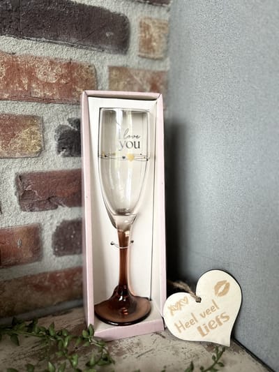 Creaties van Hier - Cadeau pakket Champagne glas met de tekst I love you met houten hartje - 21 x 8,2 cm - Glas