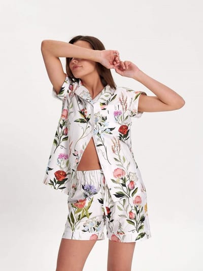 Tuinbloemen pyjama set dames–klassiek shirt& korte broek–handgeschilderde bloemen–100% Katoensatijn–wit–maat S