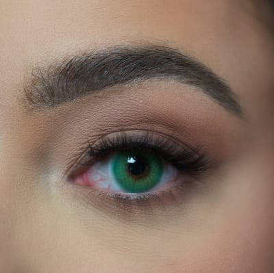 Emerald 0.00 - Realistische Kleurlenzen - Groen - Maandlenzen - Kleurlenzen op sterkte en zonder sterkte - Dekkende/zachte lenzen - Comfortabel voor dagelijks gebruik - Halloween - Cosplay - Party
