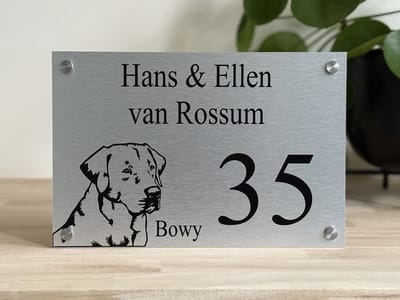 Naambordje | Huisnummerbord voordeur | Labrador | Hond | 20x30cm | rvs afstandhouders