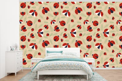 Behang - Fotobehang Lieveheersbeestje - Bladeren - Design - Breedte 345 cm x hoogte 220 cm