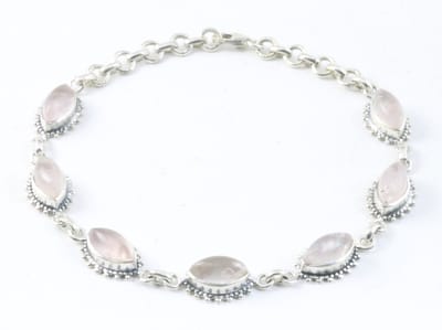 Bewerkte zilveren armband met rozenkwarts