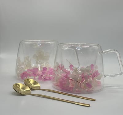 2 Unieke handgemaakte dubbelwand Koffie en Theeglazen met gedroogde bloemen - Inclusief 2 x Lepels - 160ml - Latte Macchiato Glazen - Cappuccino Glazen - Koffieglazen