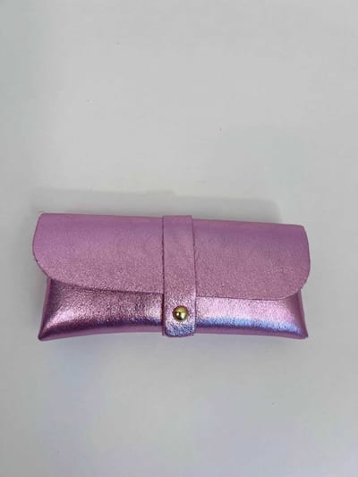 Zonnebrilhoes Licht Roze | Metallic Echt leer 100% - 16 x 8 cm - Accessoire - Zonnebril - Modern Hip - Trendy - Trendsetter Wauw - Fashion Trending Handig Gadget - Sunglasses Wallet - Zon - Lente Zomer - Accessoires - Dames - Heren - Kinderen - Vrouw